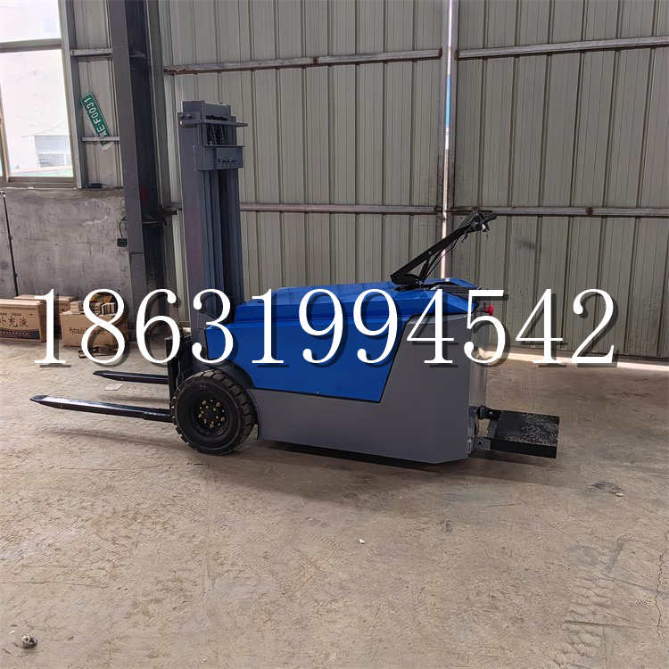 伊通满族自治县全电动叉车插腿式堆高车液压装卸车1.5吨升高小型站驾式铲车